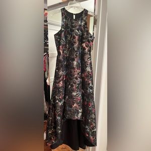 Beautiful and flattering high-low gown with pockets!